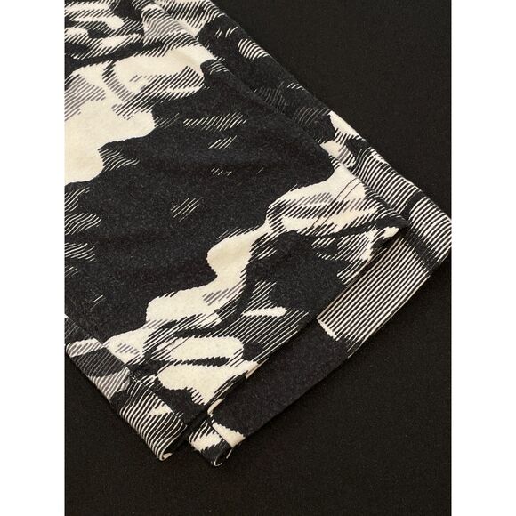 ~ Escada Top 42 US 10/12 Knit Shirt Short Sleeve Gold Logo Scoop ViscoseElastane - Picture 12 of 16